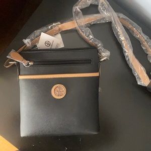 Black Cross Body - Giani Bernini
